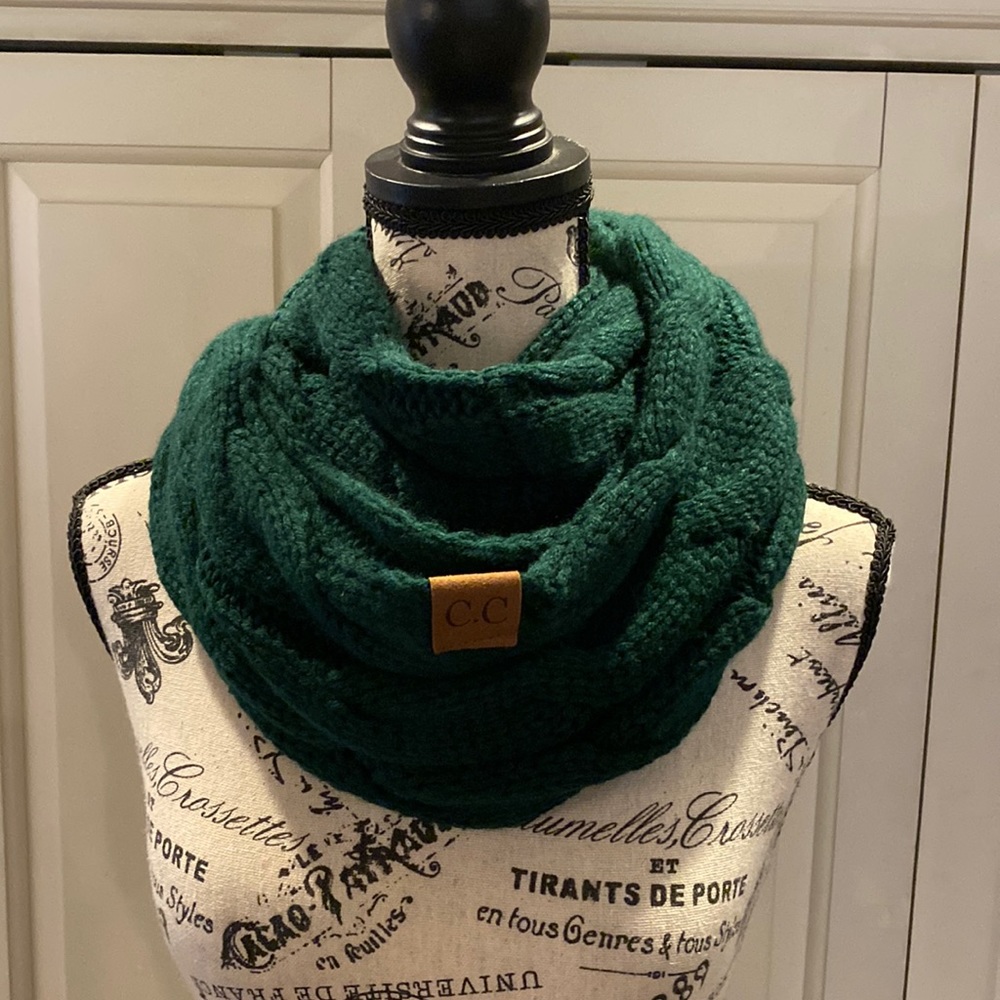 SOLID CABLE KNIT CC BEANIE INFINITY SCARF